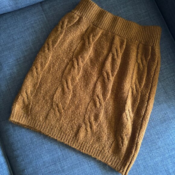 SOLD Soft! Urban Outfitters UO Golden Brown Mercer Cable Knit Mini Skirt XS - Picture 2 of 10